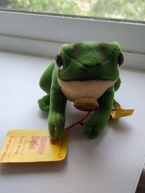 Vintage Steiff Frog Original Tags 2370/08  4.75” High Button & Toe Tag